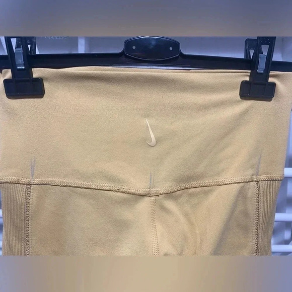 Nike Dri Fit yoga 3/4 crop legging - Picture 4 of 6